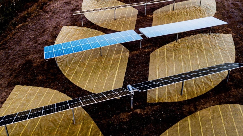 Biržų duonos saulės ekektrinės, kurią sumontavo įmonė saulės grąža, vaizdas iš viršaus